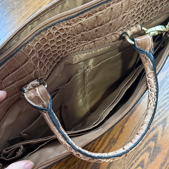 Bueno-  Crocodile Pattern Tan Handbag / laptop bag - Picture 3 of 5